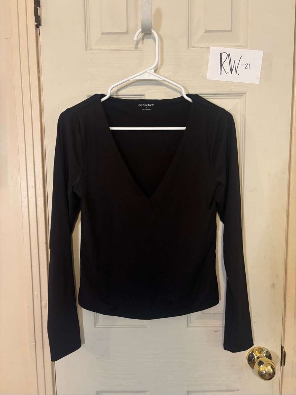 Old Navy Black Long-Sleeve V-Neck Women's Tee
